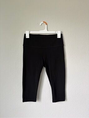 Athleta Black Elation Crop Capri Leggings 15” Women’s Size SP